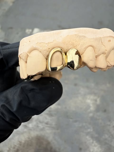 Grill en or terminé sur son moulage